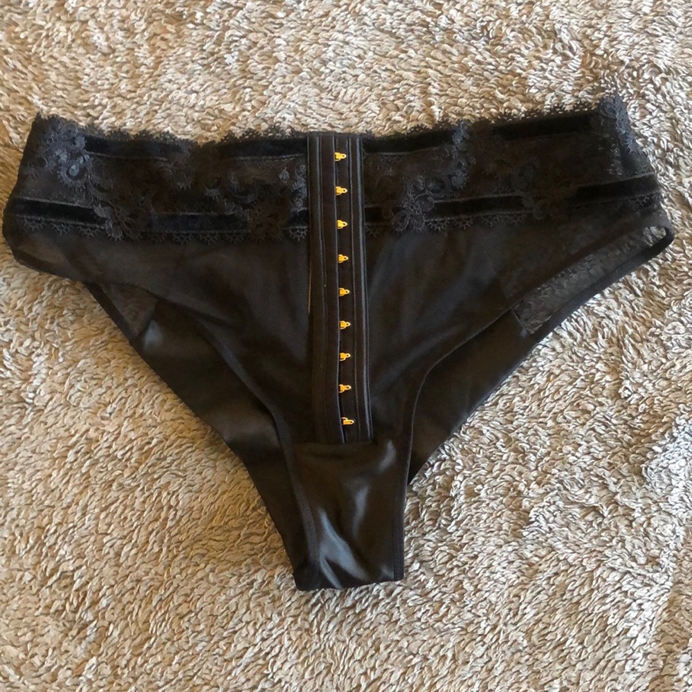 Mid-rise Cheeky Panty